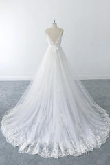 Amazing Long A-line V-neck Ruffle Appliques Tulle Wedding Dresses