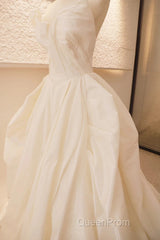 Beige Wedding Dresses Strapless Sleeveless A-Line Full Bridal Dresses Sophisticated Wedding Gown With Train