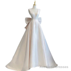 Chic Ball Gown V neckline Sleeveless Ivory Satin Long Wedding Dresses With Bow