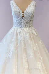 Gorgeous Long A-Line Tulle Wedding Dresses With Appliques Lace