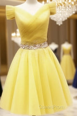 Lovely Light Yellow Short Tulle Off Shoulder Homecoming Dresses