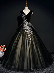 Make Your Prom a Dream Black Ball Gown Tulle V-neck Appliques Quinceanera Dress