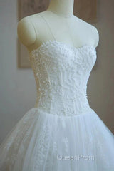 Noble Strapless Lace Decal Sheer Off Shoulder And Floor Length Floor Mopping Wedding Dresses