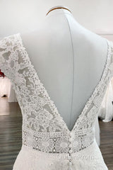 Simple Long A-line V-neck Tulle Appliques Lace Wedding Dresses