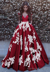 Ball Gown Off-the-Shoulder Sleeveless Court Train Tulle Prom Dresses With Pleated Appliqued