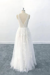 Elegant Long A-line V-neck Appliques Tulle Backless Wedding Dresses