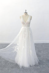 Elegant Long A-line V-neck Appliques Tulle Backless Wedding Dresses