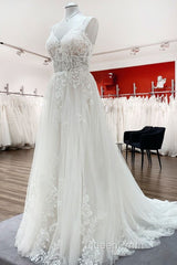 Elegant Long A-Line V Neck Tulle Spaghetti Straps Lace Wedding Dresses