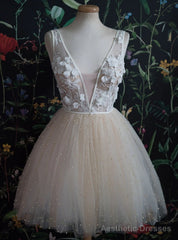 Ivory Tulle V-neck Appliques Homecoming Dress
