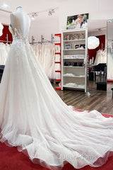 Long A-line Tulle Sleevless Ruffles Jewel Wedding Dresses With Lace Appliques