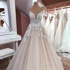 Long A-Line V-neck Spaghetti Straps Backless Appliques Lace Tulle Wedding Dresses