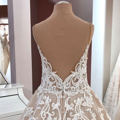 Long A-Line V-neck Spaghetti Straps Backless Appliques Lace Tulle Wedding Dresses