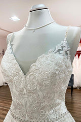 Long A-line V-neck Spaghetti Straps Backless Wedding Dresses with Lace