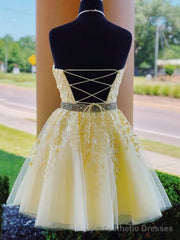 Charming A-Line Halter Cross Back Yellow Tulle Short with Appliques Homecoming Dresses