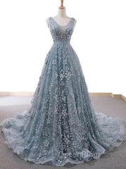 V-Neck Appliques Lace Wedding Dresses With Chapel Train