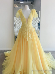 Yellow Tulle V-neck Backless Appliques Prom Dress